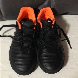 Soccer shoes/Nike Tempo  X